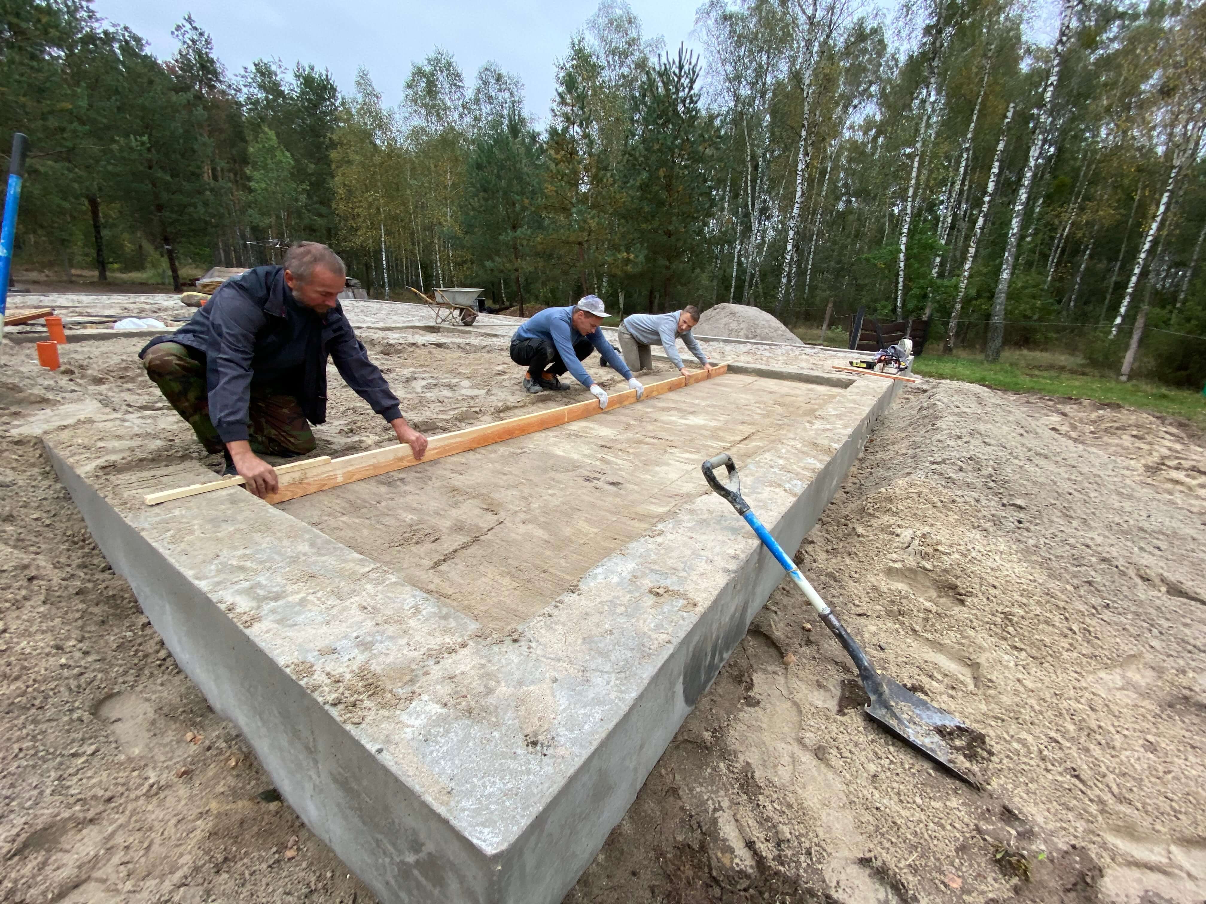 Залив стяжки по грунту