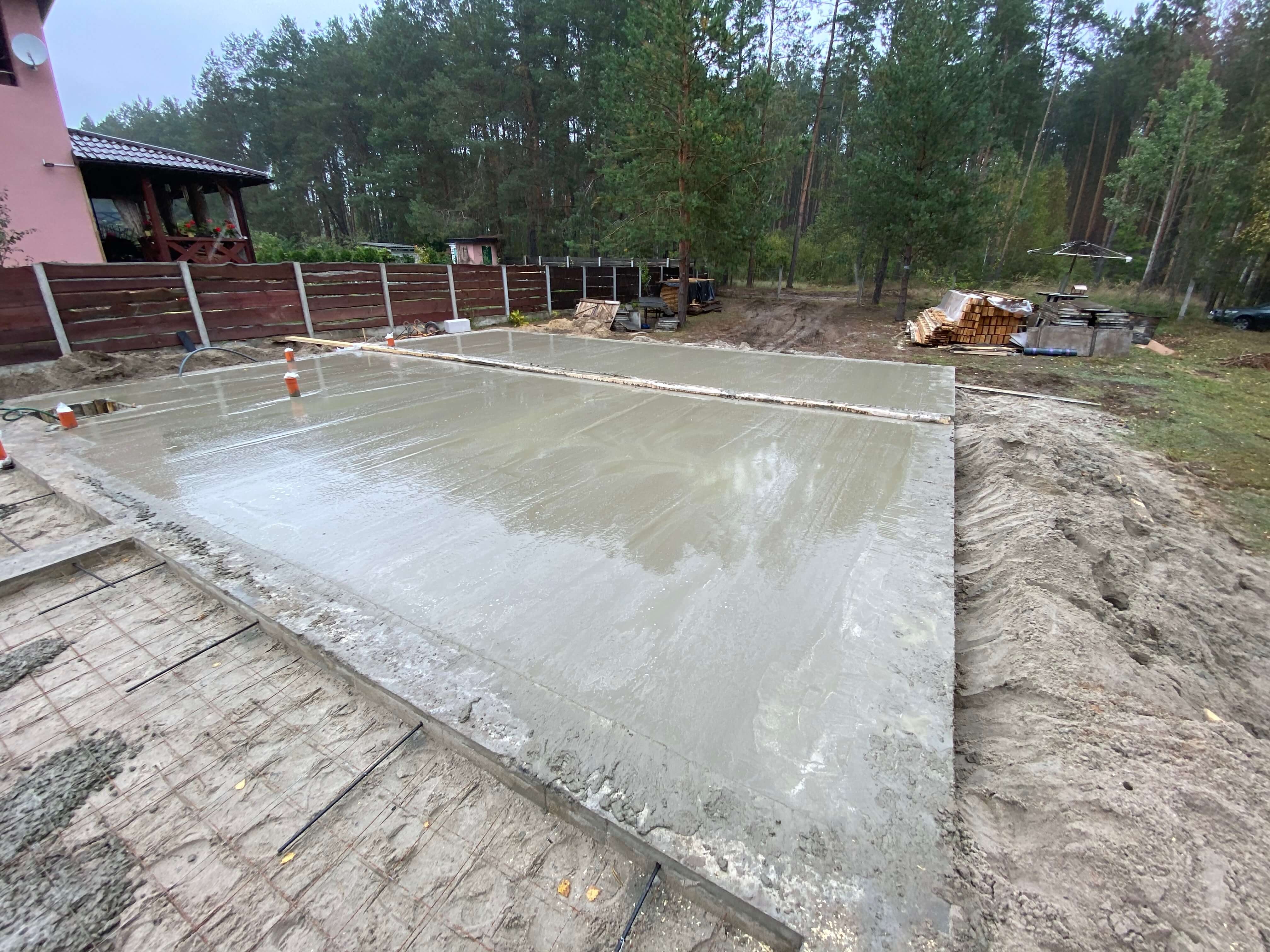 Залив стяжки по грунту