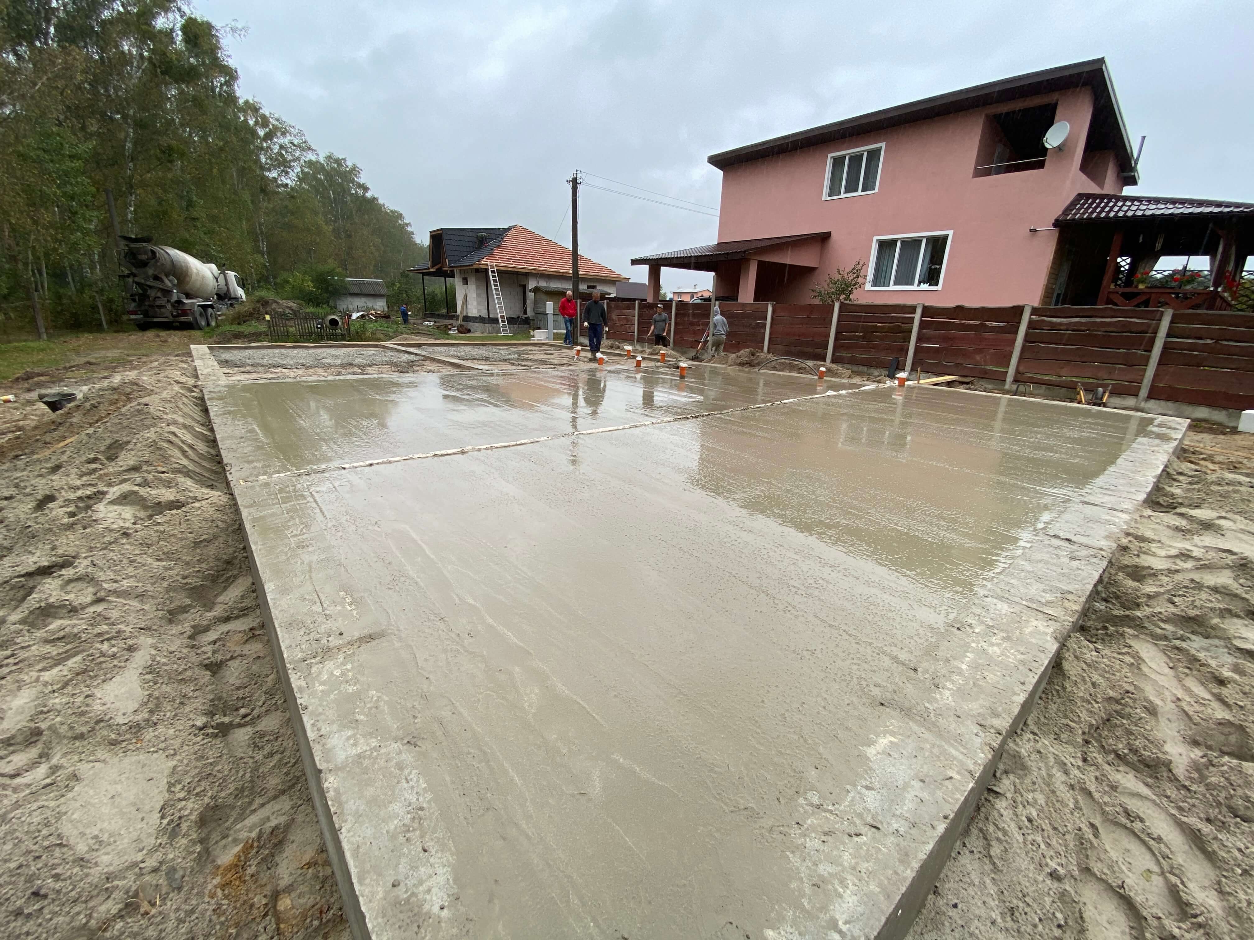Залив стяжки по грунту